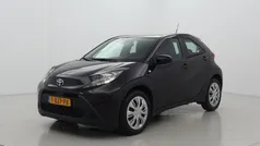 Zwart Gebruikt 2023 Toyota Aygo Play Hatchback | € 16.499 (Eerlijke prijs)