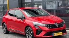 Rood Gebruikt 2024 Renault Clio V Techno Hatchback | € 19.850 (Eerlijke prijs)