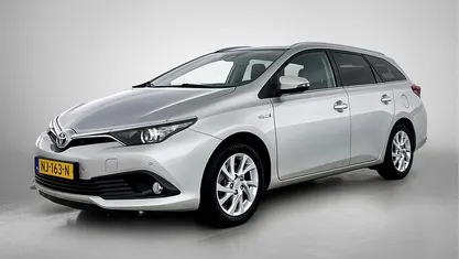 Grijs Occasion 2017 Toyota Auris Hybrid Executive Stationwagen | € 16.400 (Eerlijke prijs)