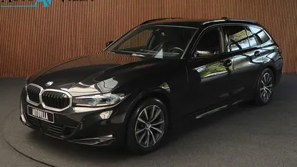 Gebruikt 2023 BMW 320 Shadowline Stationwagen | € 37.750 (Eerlijke prijs)