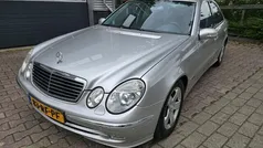 Grijs, metallic lak Gebruikt 2005 Mercedes E200 Sedan | € 6.950 (Eerlijke prijs)
