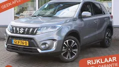 Grijs Gebruikt 2022 Suzuki Vitara Style SUV | € 25.950 (Eerlijke prijs)