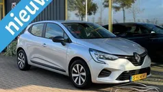 Grijs Gebruikt 2023 Renault Clio V Equilibre Hatchback | € 18.950 (Eerlijke prijs)