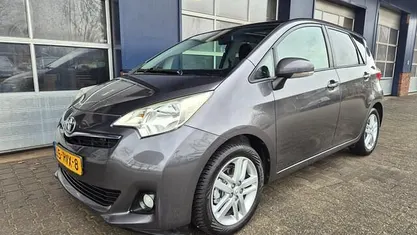 Occasion Toyota Verso-S 99 PK (72 kW) 2011 Grijs (metallic) MPV