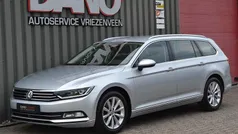 Grijs, metallic lak Gebruikt 2015 VW Passat Highline Stationwagen | € 17.950 (Eerlijke prijs)