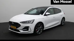 Wit Gebruikt 2023 Ford Focus ST-Line X Hatchback | € 29.845 (Eerlijke prijs)