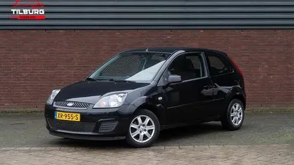 Zwart (metallic) Gebruikt 2007 Ford Fiesta Cool & Sound Edition Hatchback | € 1.500 (Eerlijke prijs)