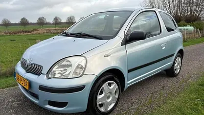 Blauw Gebruikt 2004 Toyota Yaris Hatchback | € 1.950 (Eerlijke prijs)