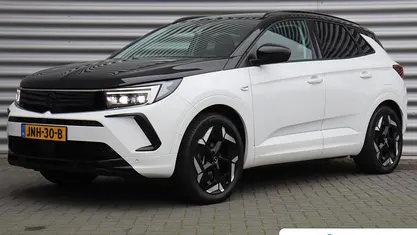 Wit Occasion 2024 Opel Grandland X GSe SUV | € 35.895 (Eerlijke prijs)