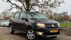 Gebruikt 2014 Dacia Sandero Lauréate Hatchback | € 4.975 (Eerlijke prijs)