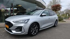 Grijs Gebruikt 2024 Ford Focus ST-Line Stationwagen | € 29.900 (Eerlijke prijs)