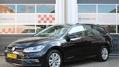 Zwart, metallic lak Gebruikt 2018 VW Golf VII Comfortline Stationwagen | € 15.995 (Eerlijke prijs)