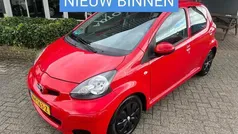 Rood Gebruikt 2012 Toyota Aygo Hatchback | € 3.745 (Eerlijke prijs)