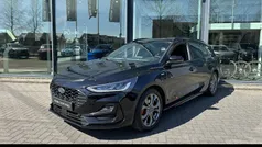 Zwart Gebruikt 2022 Ford Focus ST-Line Stationwagen | € 18.445 (Eerlijke prijs)