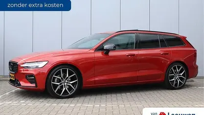 Oranje Occasion 2021 Volvo V60 R-Design Stationwagen | € 29.495 (Eerlijke prijs)