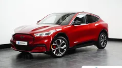 Rood Gebruikt 2021 Ford Mustang Mach-E SUV | € 32.395 (Eerlijke prijs)