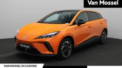 Oranje Gebruikt 2023 MG MG4 EV Luxury Hatchback | € 24.495 (Eerlijke prijs)