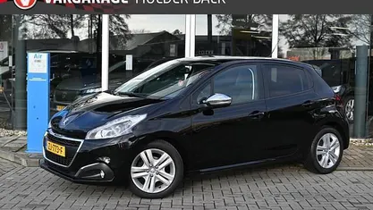 Occasion 2019 Peugeot 208 Signature Sky Hatchback | € 8.200 (Eerlijke prijs)