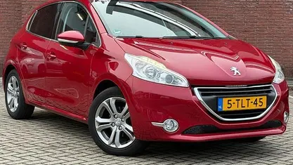 Gebruikt 2014 Peugeot 208 Allure Hatchback | € 5.750 (Goede deal)