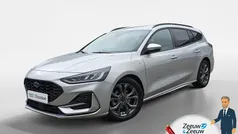 Grijs Gebruikt 2023 Ford Focus ST-Line Stationwagen | € 21.440 (Eerlijke prijs)