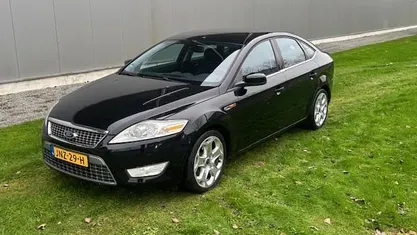 Zwart (metallic) Gebruikt 2009 Ford Mondeo Trend Hatchback | € 3.950 (Goede deal)