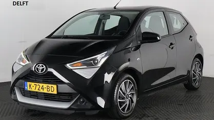 Zwart Gebruikt 2020 Toyota Aygo X-play Hatchback | € 10.850 (Eerlijke prijs)