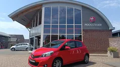 Rood Gebruikt 2014 Toyota Yaris Hatchback | € 8.445 (Eerlijke prijs)
