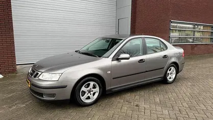 Grijs Occasion 2004 Saab 9-3 Linear Sedan | € 3.499 (Eerlijke prijs)