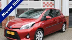 Rood Gebruikt 2012 Toyota Yaris Hybrid Hatchback | € 11.995 (Eerlijke prijs)
