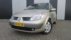 Beige Gebruikt 2006 Renault Scénic II Luxe MPV | € 1.750 (Eerlijke prijs)