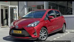 Rood Gebruikt 2019 Toyota Yaris Hybrid Hatchback | € 17.950 (Eerlijke prijs)
