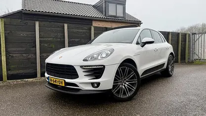 Wit (parellak) Gebruikt 2017 Porsche Macan SUV | € 38.950 (Eerlijke prijs)