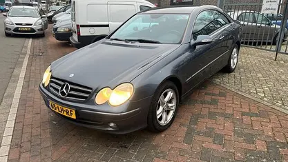 Blauw (metallic) Occasion 2003 Mercedes CLK200 Avantgarde Coupé | € 5.750 (Eerlijke prijs)