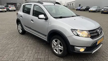 Occasion Dacia Sandero Lauréate 90 PK (66 kW) 2015 Hatchback Hatchback