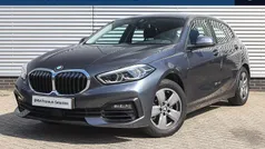Grijs, metallic lak Gebruikt 2020 BMW 118 Executive Hatchback | € 24.950 (Eerlijke prijs)