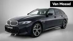 Zwart Gebruikt 2023 BMW 330e M Sport Stationwagen | € 42.900 (Eerlijke prijs)