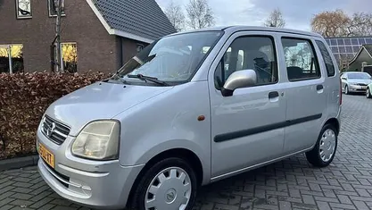 Grijs Occasion 2003 Opel Agila Comfort Hatchback | € 899 (Goede deal)