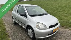Grijs Gebruikt 2002 Toyota Yaris Hatchback | € 2.150 (Eerlijke prijs)