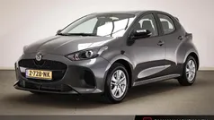 Grijs Gebruikt 2024 Mazda 2 Center-Line Hatchback | € 22.695 (Eerlijke prijs)