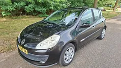 Zwart Gebruikt 2007 Renault Clio II Hatchback | € 2.250 (Eerlijke prijs)