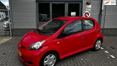 Rood Gebruikt 2010 Toyota Aygo Hatchback | € 3.450 (Eerlijke prijs)