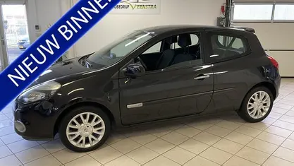 Occasion Renault Clio II Dynamique 101 PK (74 kW) 2010 Zwart (metallic) Hatchback