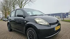 Zwart Gebruikt 2005 Daihatsu Sirion Hatchback | € 1.249 (Goede deal)