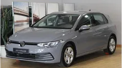 Gebruikt 2021 VW Golf VIII Life Sedan | € 22.462 (Eerlijke prijs)