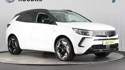 Wit Occasion 2023 Opel Grandland X GSe SUV | € 26.890 (Eerlijke prijs)