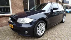 Blauw, metallic lak Gebruikt 2007 BMW 120 Executive Hatchback | € 5.950 (Eerlijke prijs)