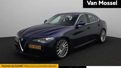 Blauw Gebruikt 2017 Alfa Romeo Giulia Super Sedan | € 25.995 (Goede deal)