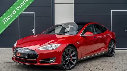 Rood Occasion 2016 Tesla Model S Performance Hatchback | € 21.950 (Goede deal)