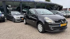 Zwart Gebruikt 2005 Renault Clio II Dynamique Hatchback | € 1.499 (Eerlijke prijs)
