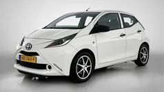 Wit Gebruikt 2015 Toyota Aygo Hatchback | € 8.745 (Eerlijke prijs)